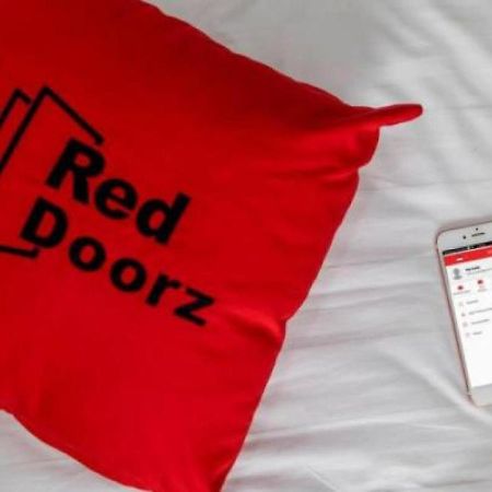 Hotel Reddoorz Near Legian Street Kuta Lombok Exterior foto