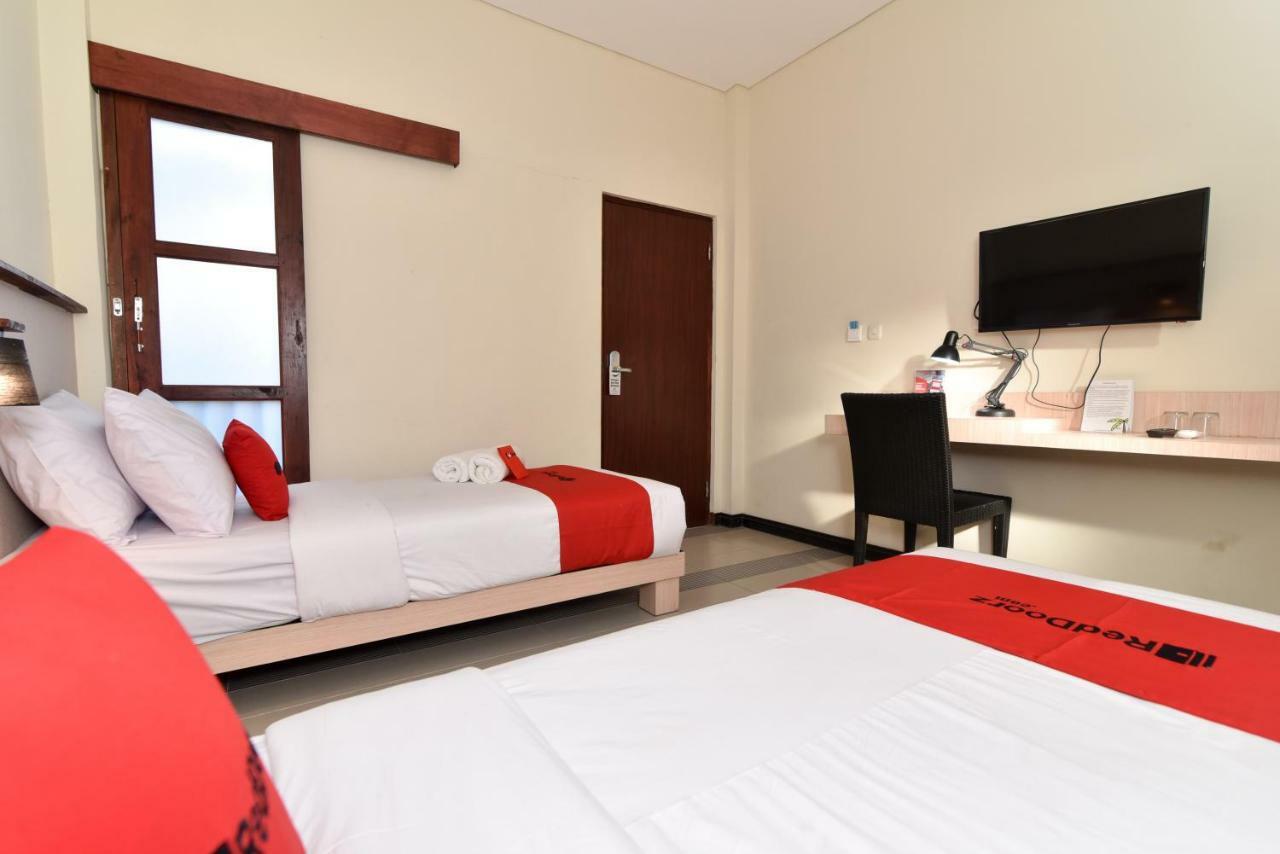 Hotel Reddoorz Near Legian Street Kuta Lombok Exterior foto