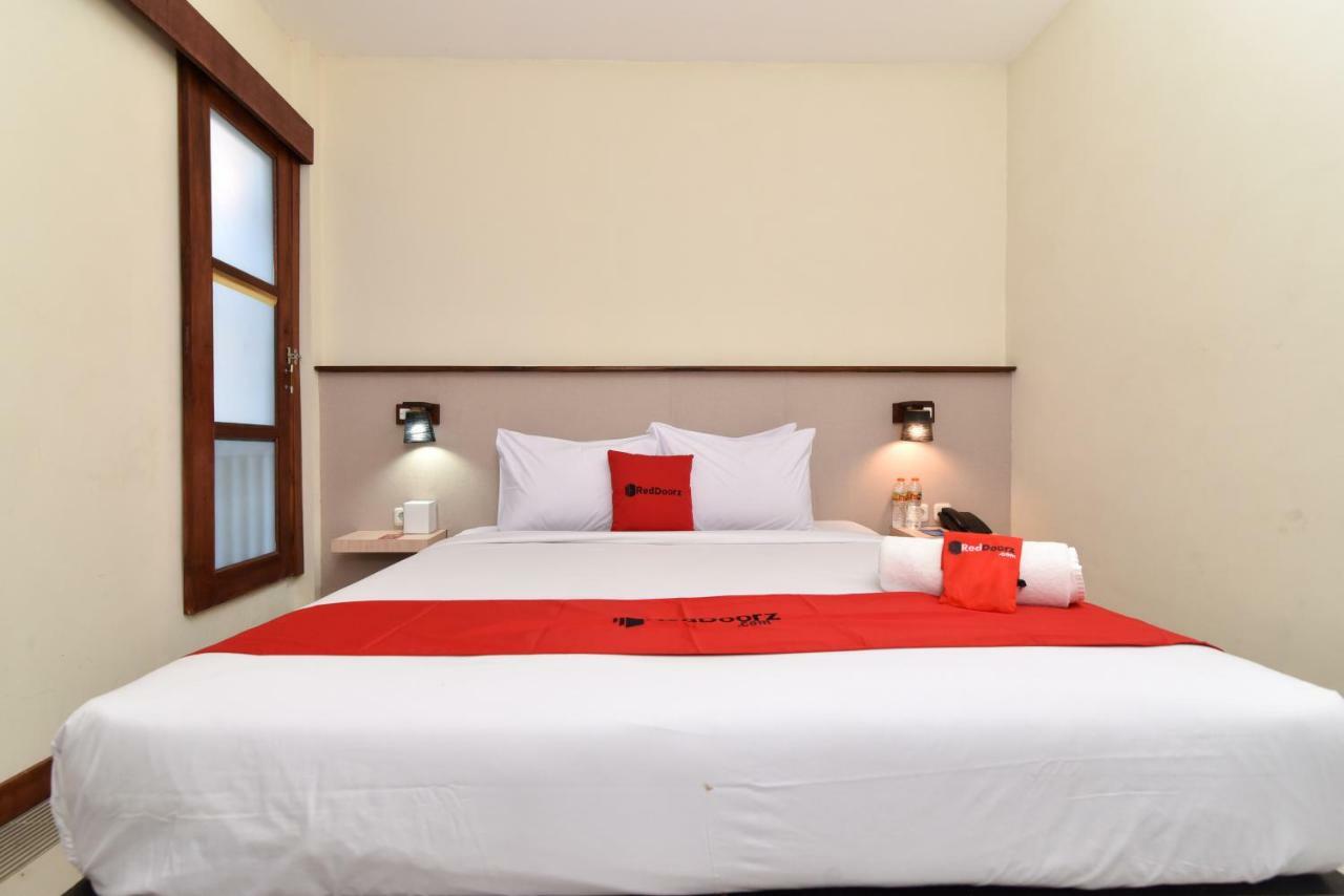 Hotel Reddoorz Near Legian Street Kuta Lombok Exterior foto