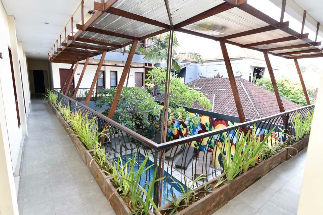 Hotel Reddoorz Near Legian Street Kuta Lombok Exterior foto