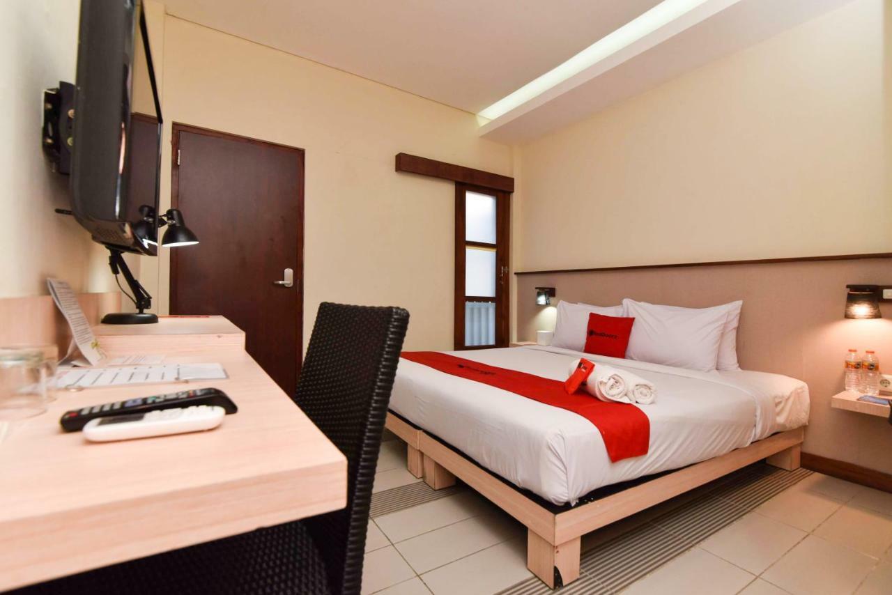 Hotel Reddoorz Near Legian Street Kuta Lombok Exterior foto